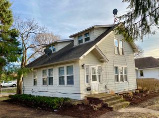 291 McHenry Ave, Crystal Lake, IL 60014