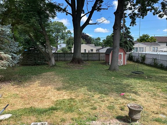 3rd image of 34460 Hazelwood St