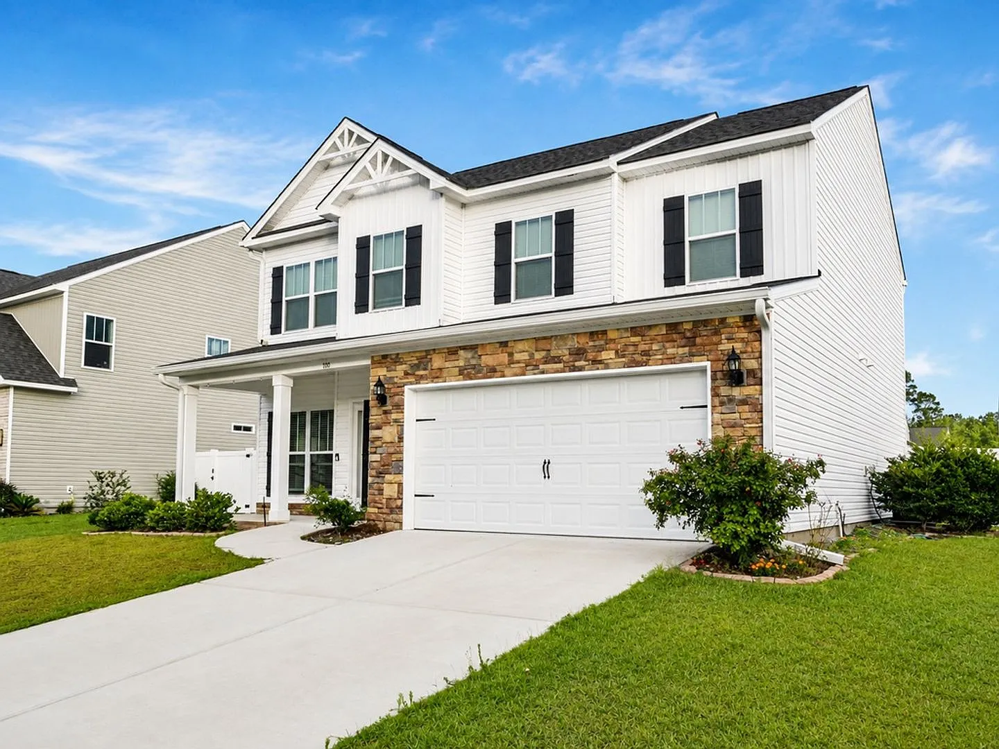 Spacious 4 bed, 2.5 bath Home with Neighborhood Amenities! — Photo 2