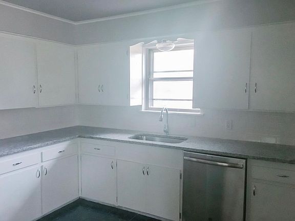 5th image of 4010 E 52nd Pl