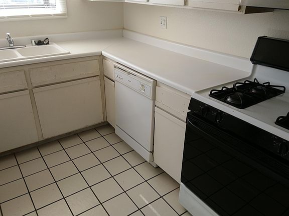 2nd image of 2847 Bluebonnet Dr