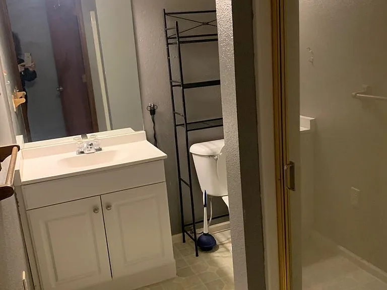 1217 W Woodin Ave — Photo 3