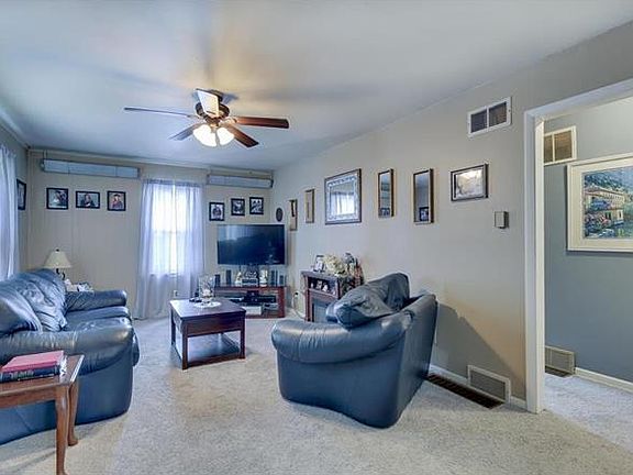 5th image of 616 W Charles Ct