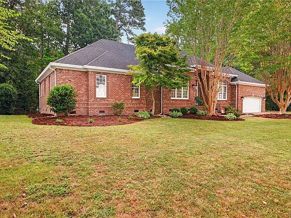 3rd image of 1584 Godfrey Ln
