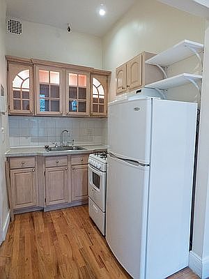 5th image of 190 Hancock St APT 3