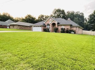 519 Charmwood Dr, Chandler, TX 75758