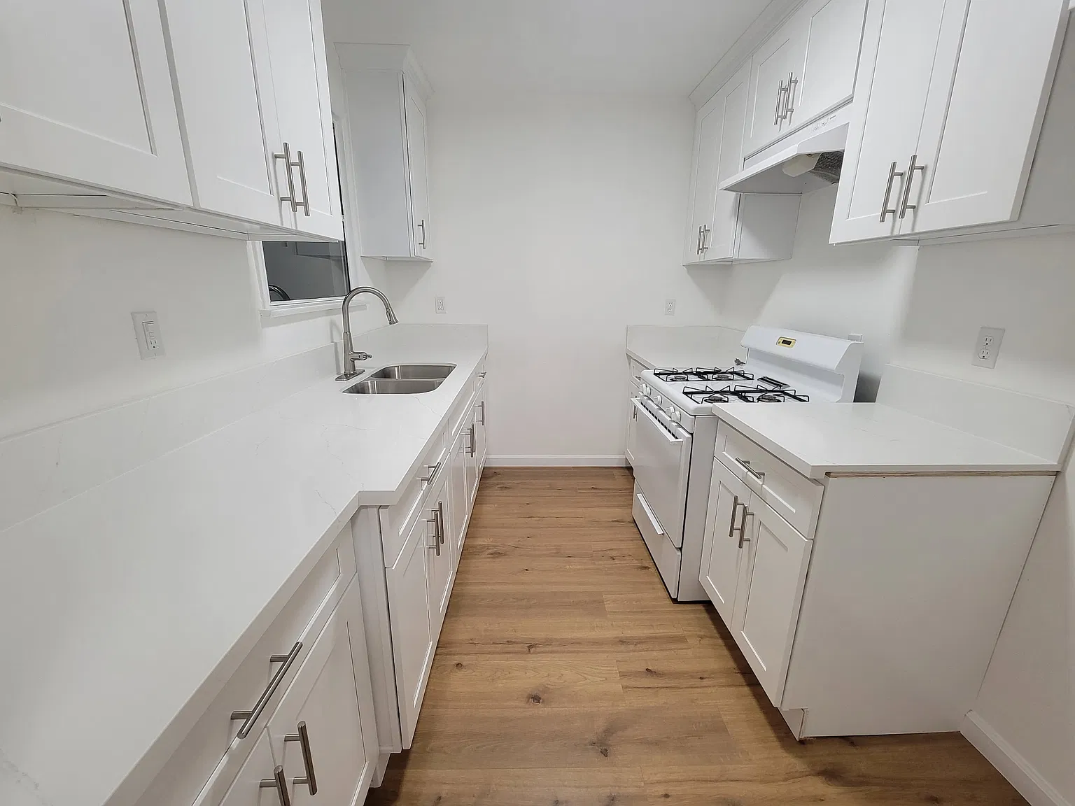 2 bed, 820 sqft, $2,200 — Photo 4
