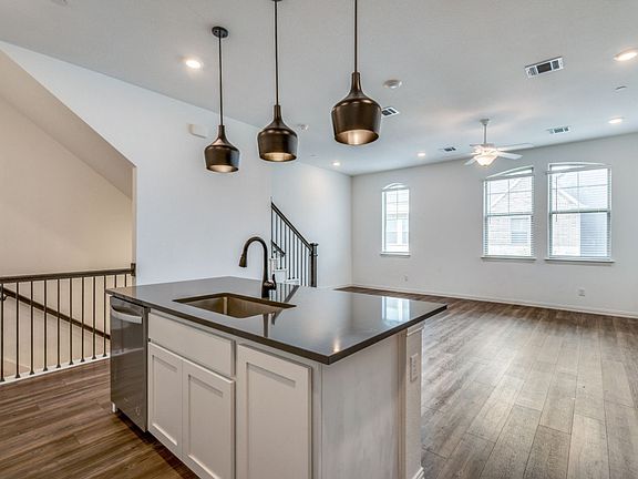 3rd image of 4417 Ward St