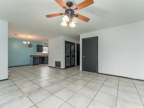 4th image of 815 W 8th St