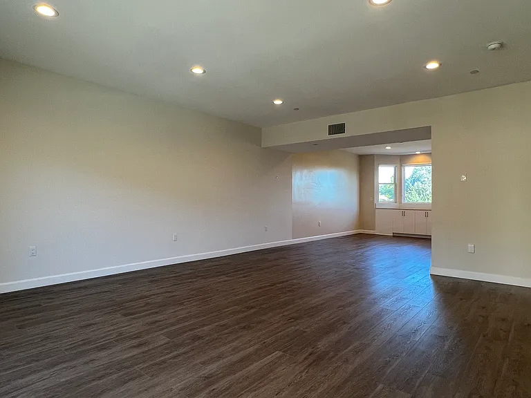 926 Warwick Ave — Photo 12
