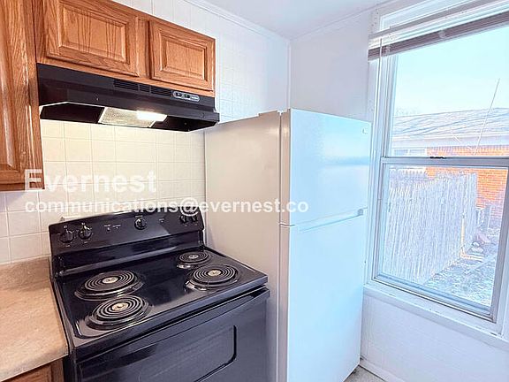 3rd image of 1547 Airline Ave Unit 1