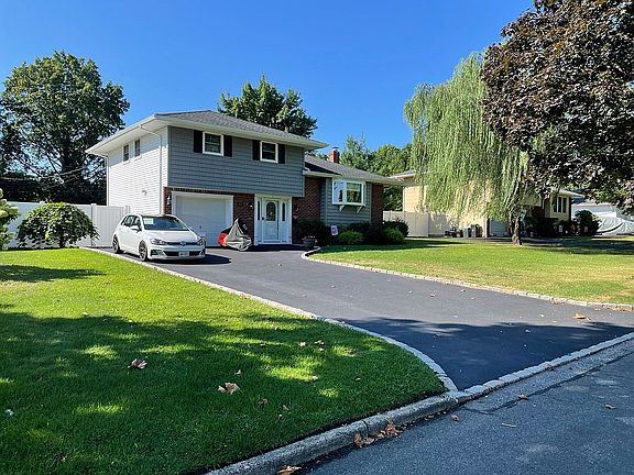 2nd image of 10 Baylor Dr