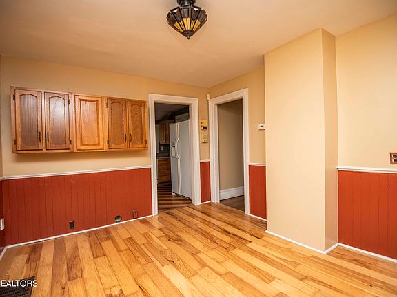 3rd image of 212 Mayfield Ave