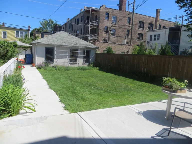 2210 W Wilson Ave — Photo 8