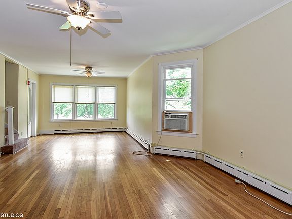 3rd image of 924 N Austin Blvd