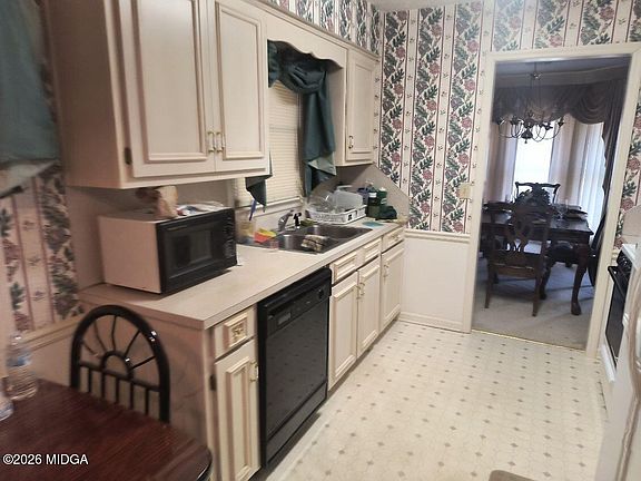 4th image of 4999 Aaron Dr