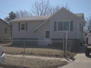 915 Cachelin Dr, Carter Lake, IA 51510