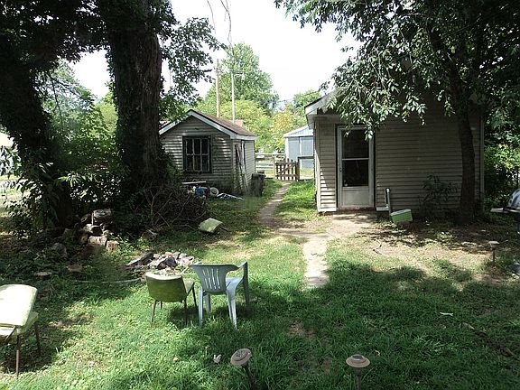 2nd image of 432 Murphy St
