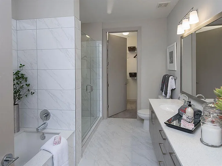 Venue Brookwood Apartments — Photo 20