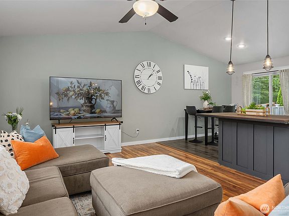 5th image of 15423 Horseshoe Avenue SW