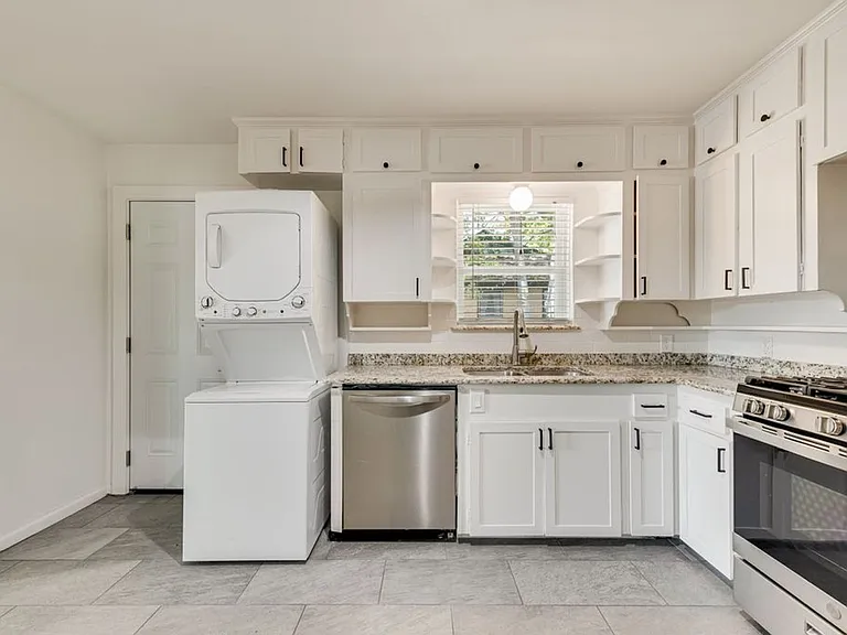 9506 Mercer Dr — Photo 12