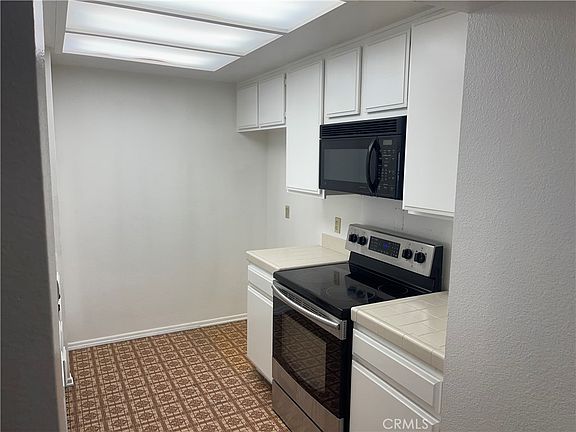 3rd image of 600 W 9th St APT 902