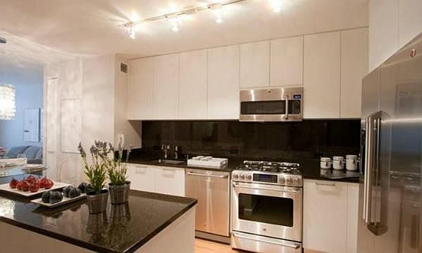 1st image of 320 W 38th St APT 1025
