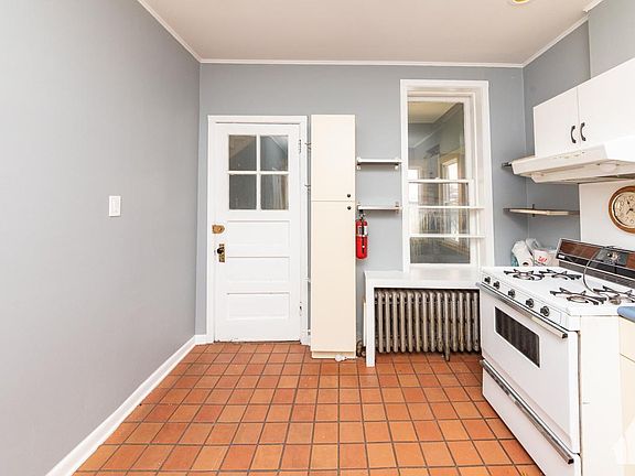 4th image of 1344 N Oakley Blvd #1F