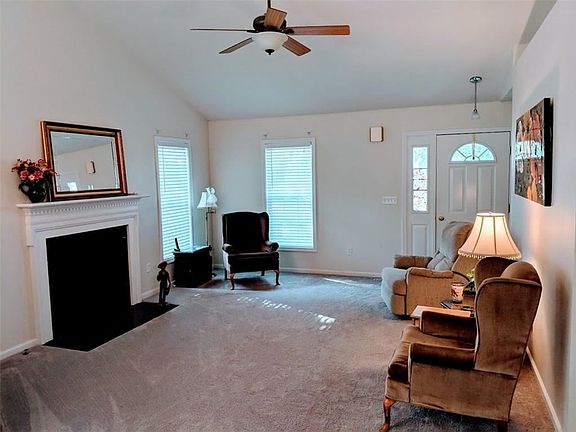 3rd image of 14 Country Village Ln