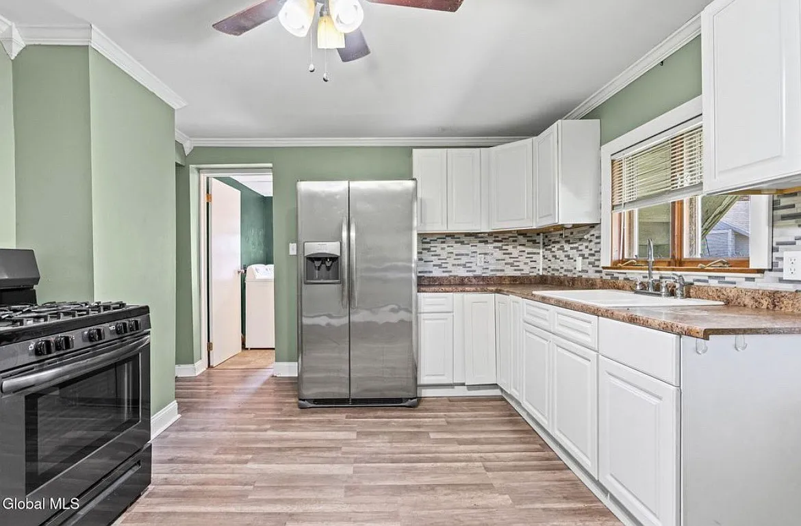 2 bed, $1,200 — Photo 2