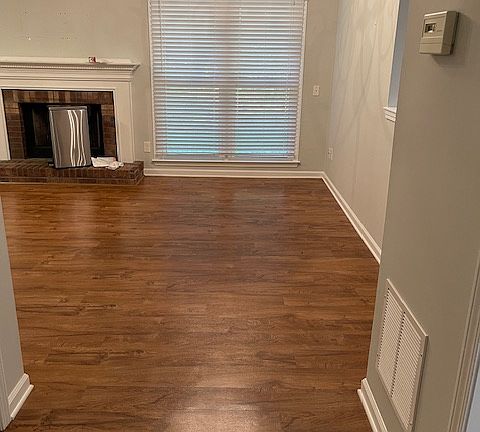 4th image of 325 Summer Pl