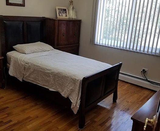 2nd Bed Room can fit queen size bed and with closet