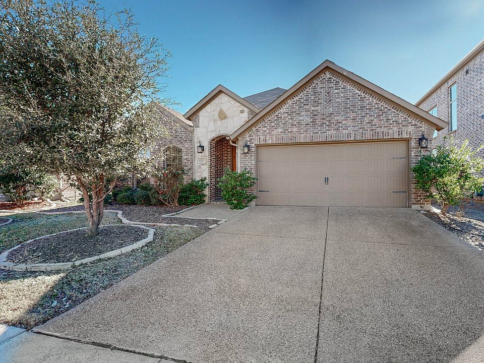 1st image of 828 Lake Meadow Ln