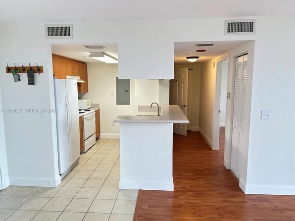 816 NW 11th St, Miami, FL
