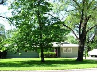 1415 E Glenn Dr, Lawrence, KS 66044