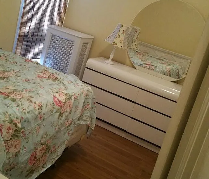 Middle Room (faces yard also) rented FURNISHED