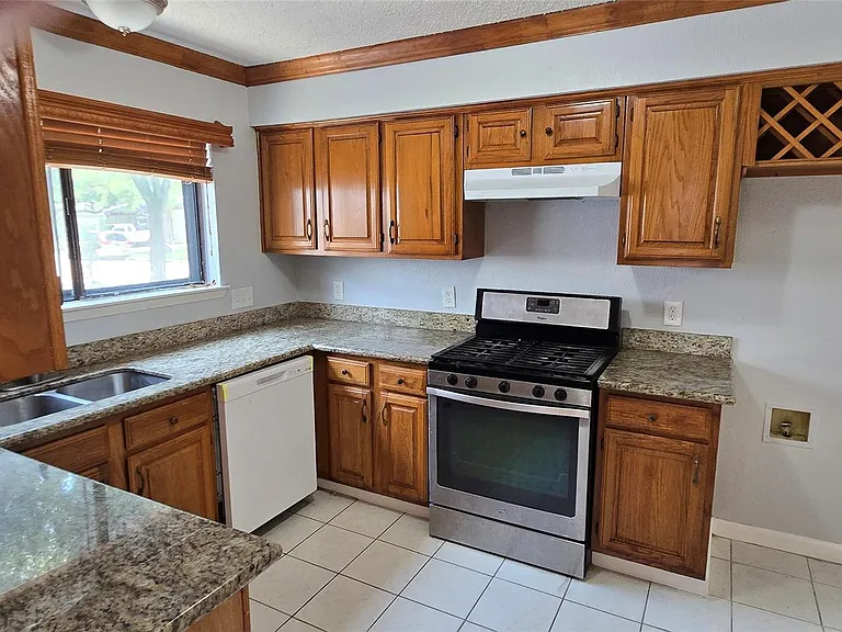 6311 Dawnridge Dr — Photo 10