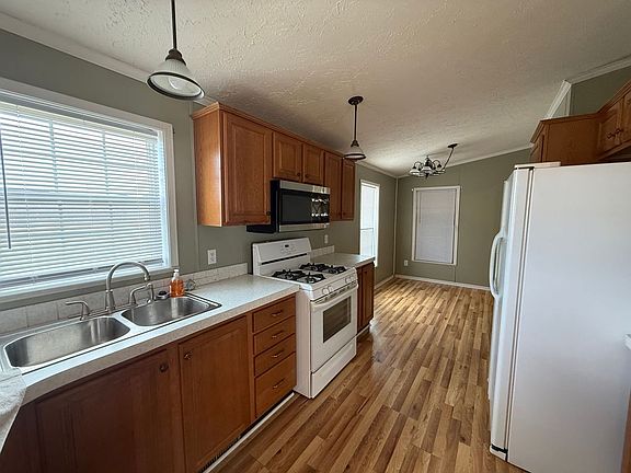 4th image of 445 Harmony Rd