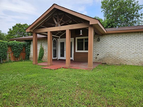 3rd image of 3717 Red Oak Dr