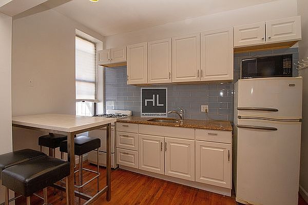 1st image of 400 4th Ave APT 2R
