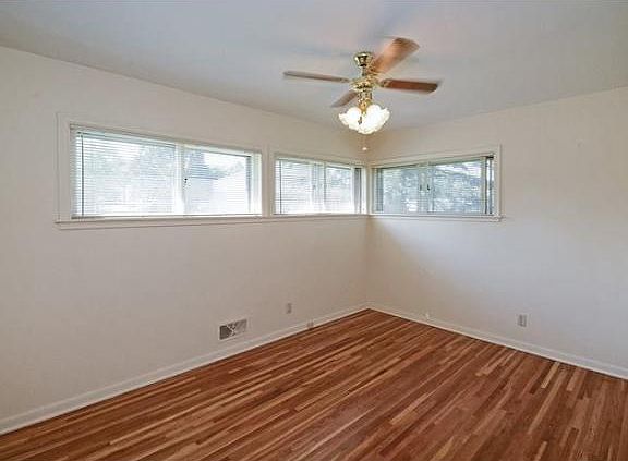 3rd image of 108 Maywood Pl