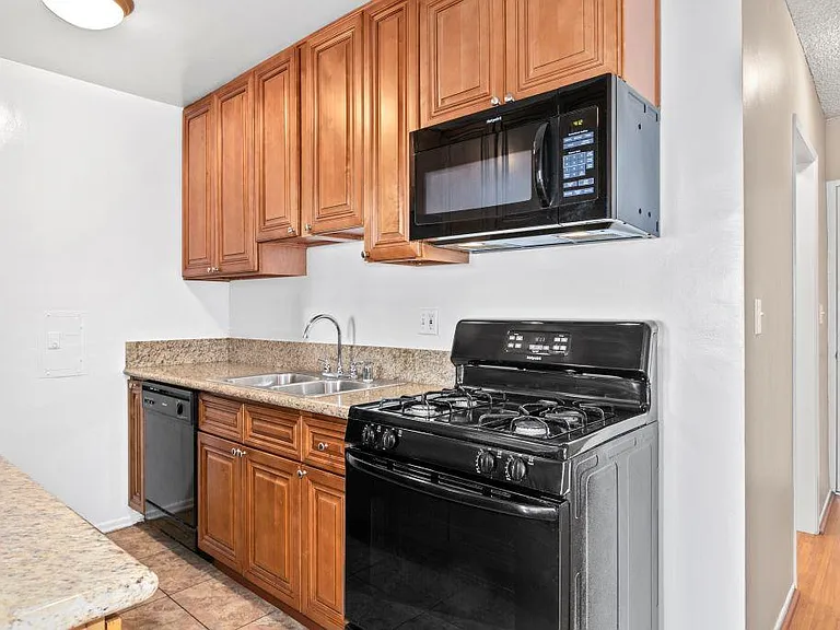 Parkview Terrace Apartments — Photo 30