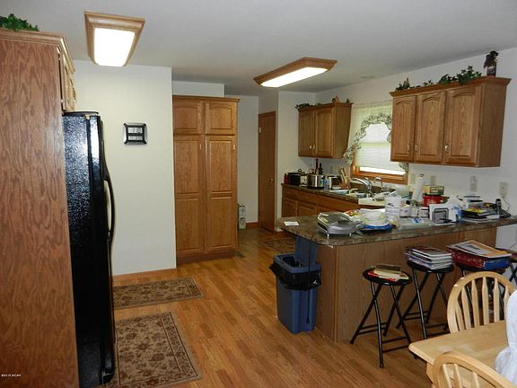 4th image of 431 Cotter St