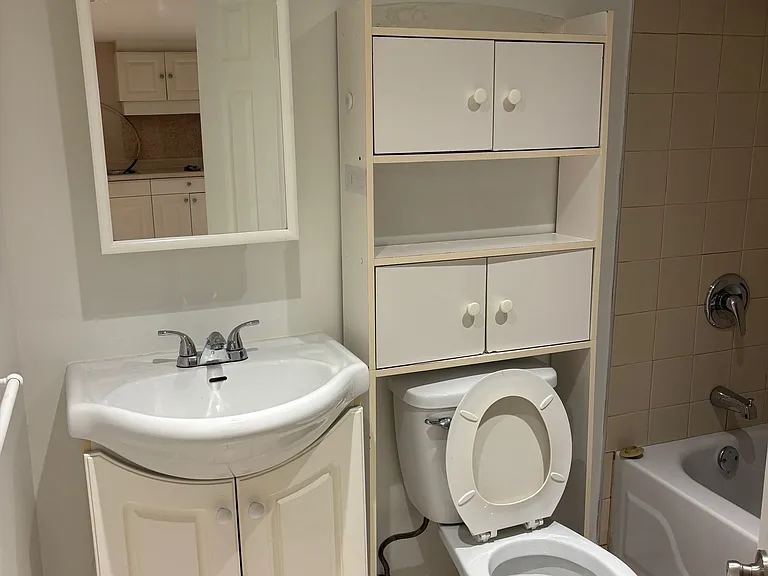 970 Avenue Rd #3 — Photo 7