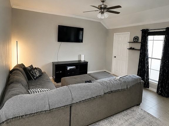 5th image of 729 Stribling Cir