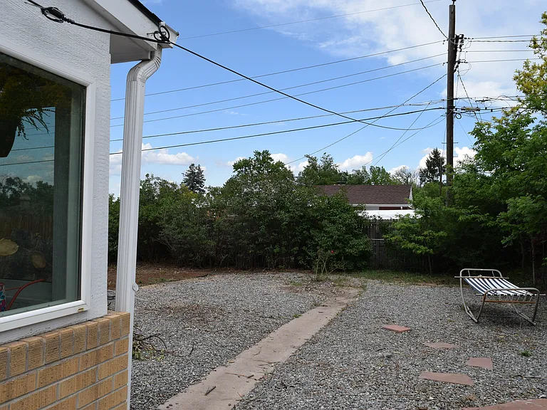 1860 S Yates St — Photo 22