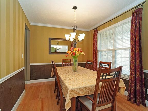 3rd image of 4653 Oakview Ct