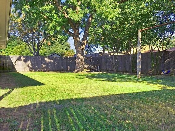 3rd image of 3532 Willowbrook Dr