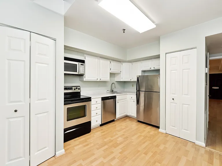 3246 Grace St NW — Photo 8