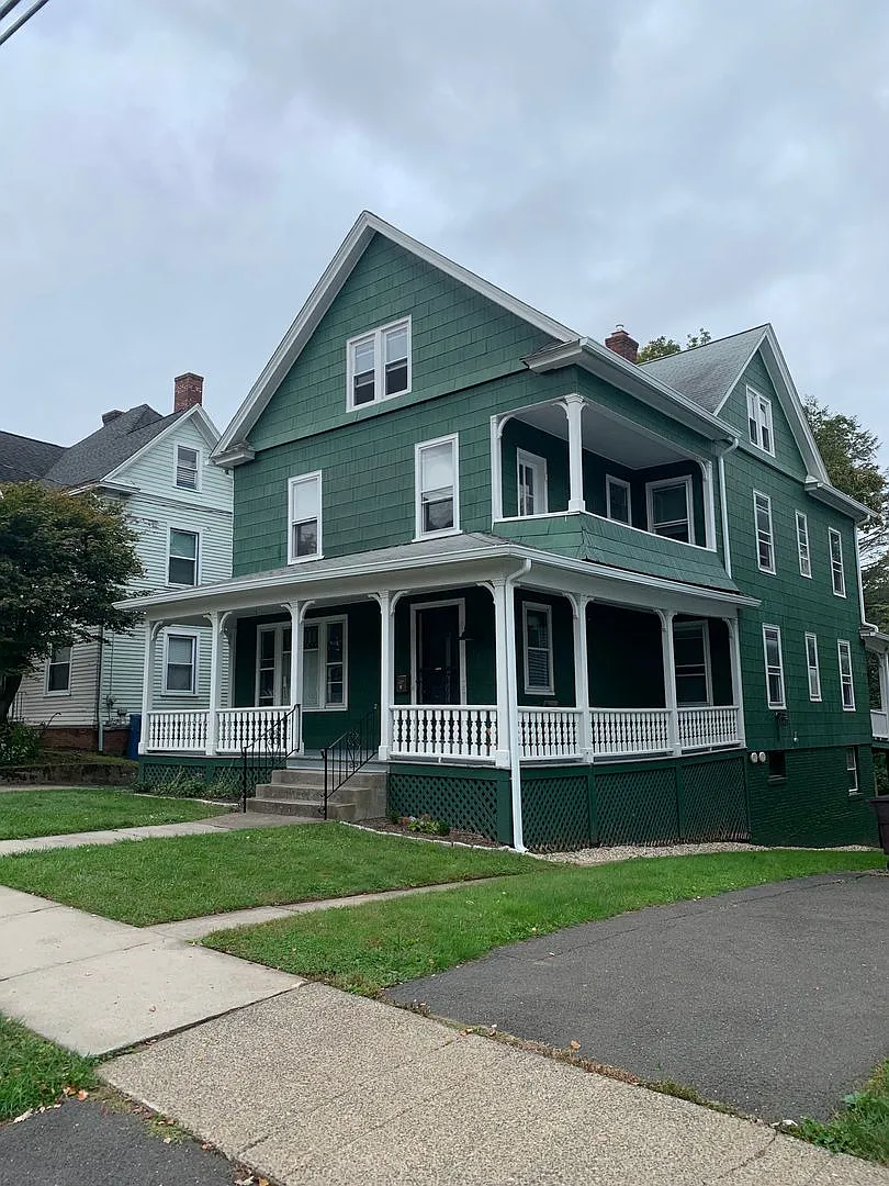 131 Lincoln St — Photo 1